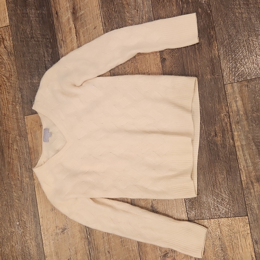 Pure Collection 100% Cashmer Knit V-neck Sweater